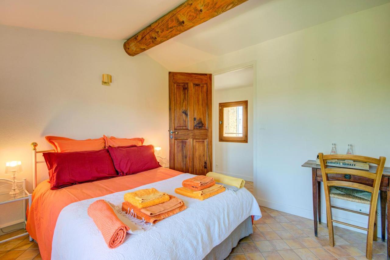 Les Chambres Du Perussier Cucuron Esterno foto