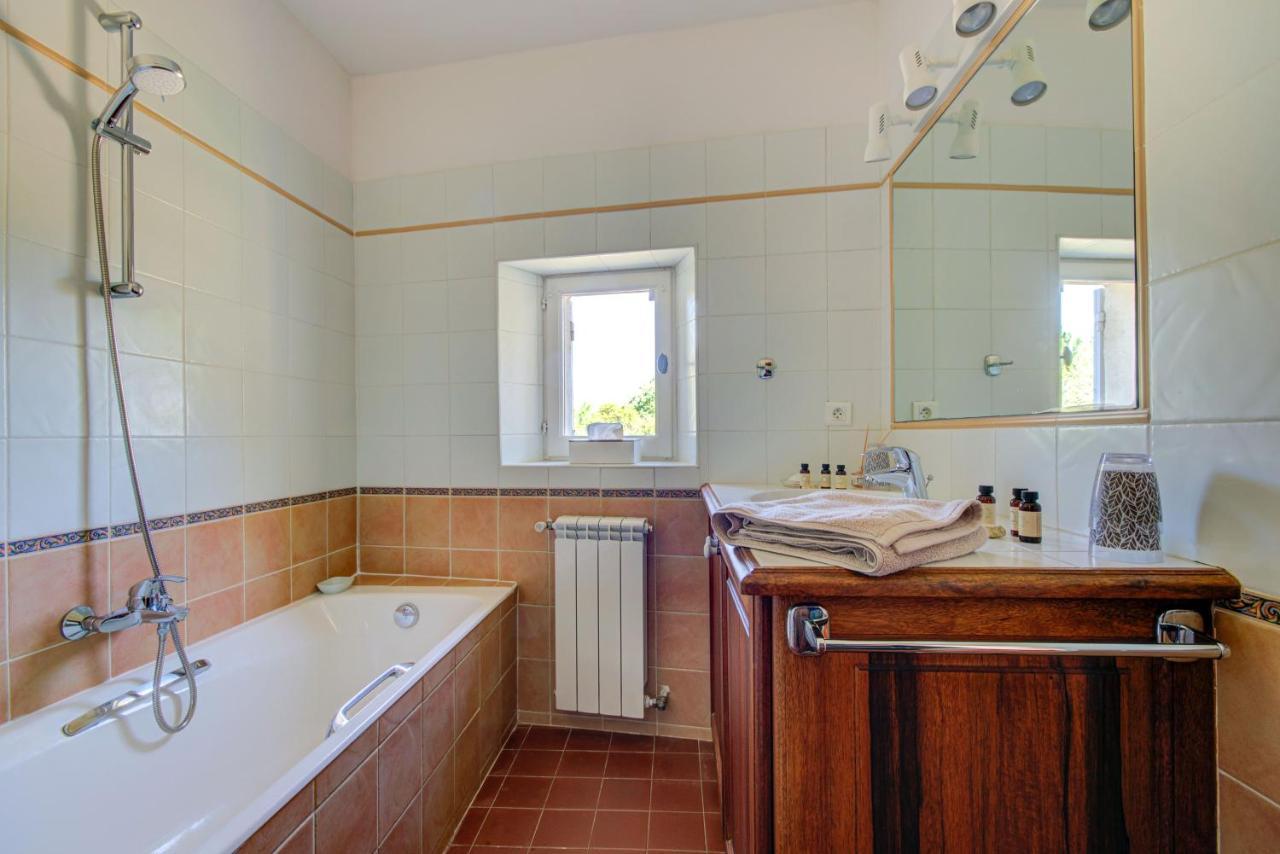 Les Chambres Du Perussier Cucuron Esterno foto