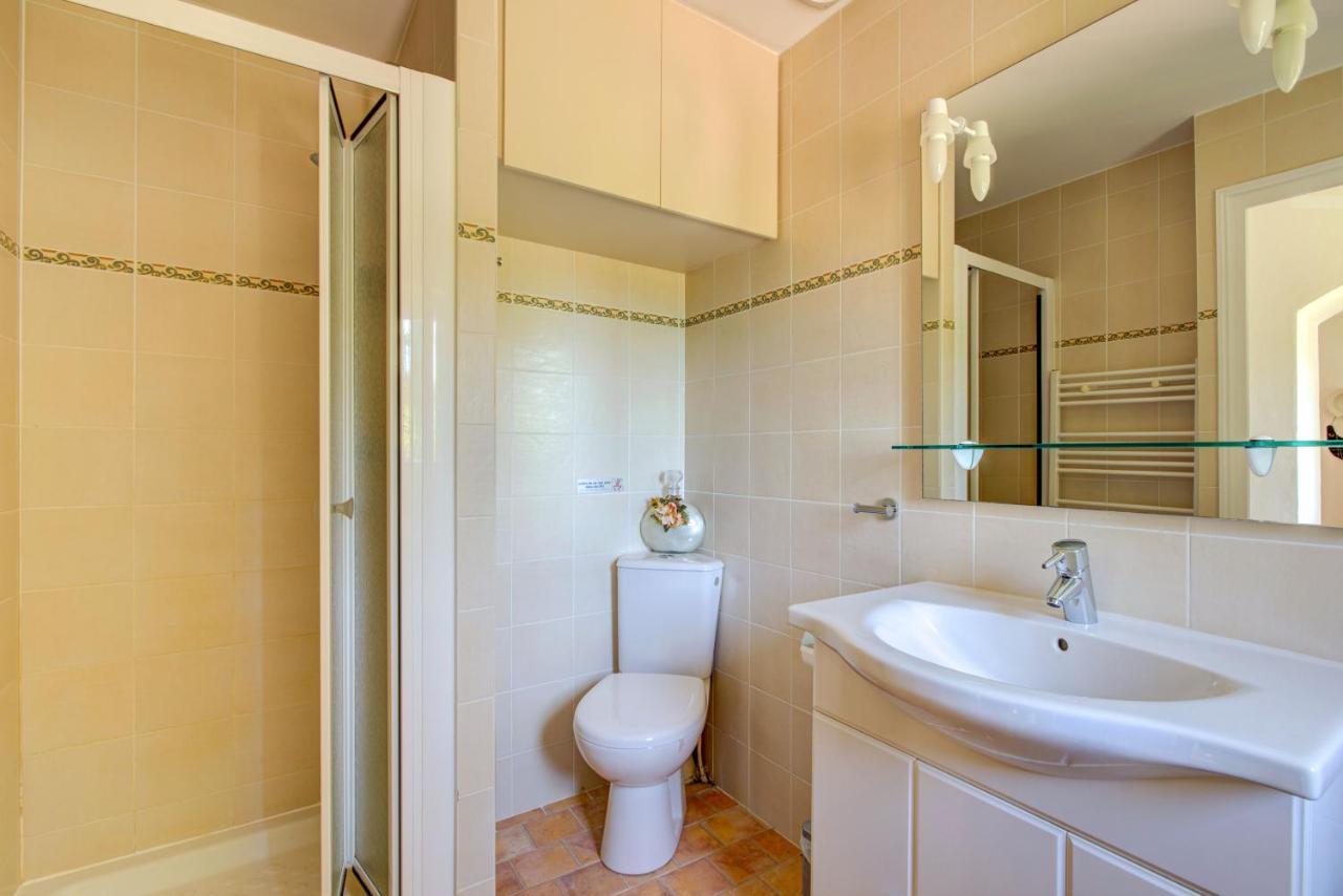 Les Chambres Du Perussier Cucuron Esterno foto