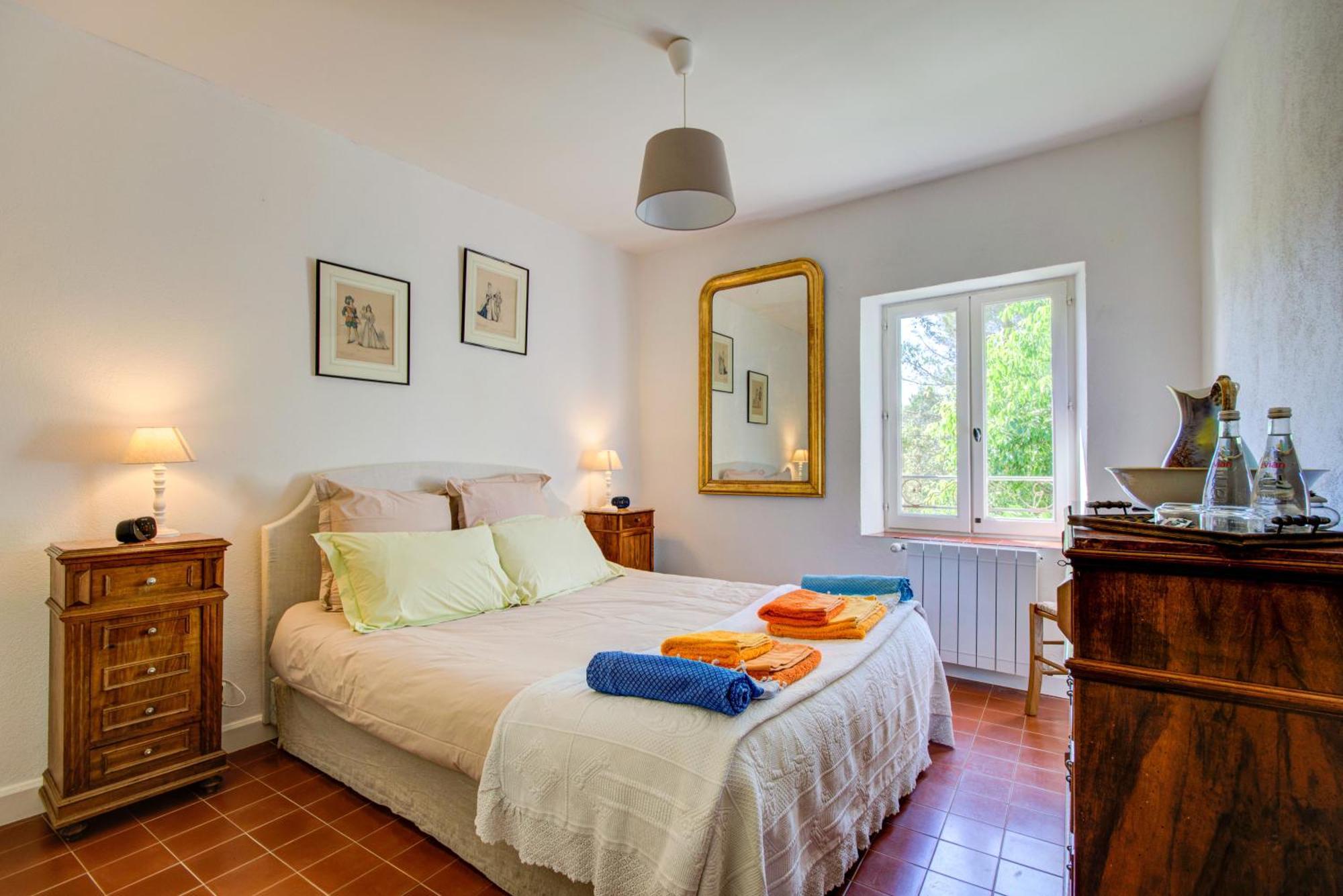 Les Chambres Du Perussier Cucuron Esterno foto