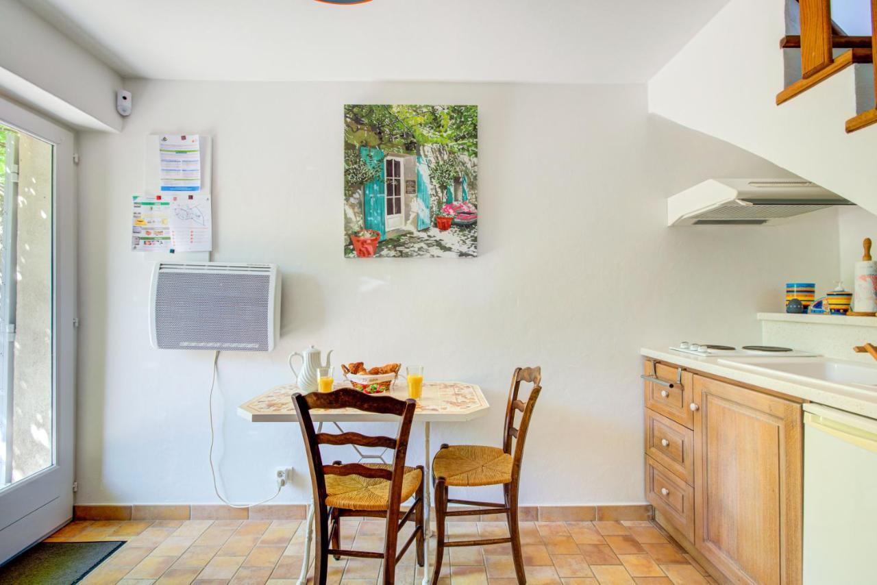 Les Chambres Du Perussier Cucuron Esterno foto